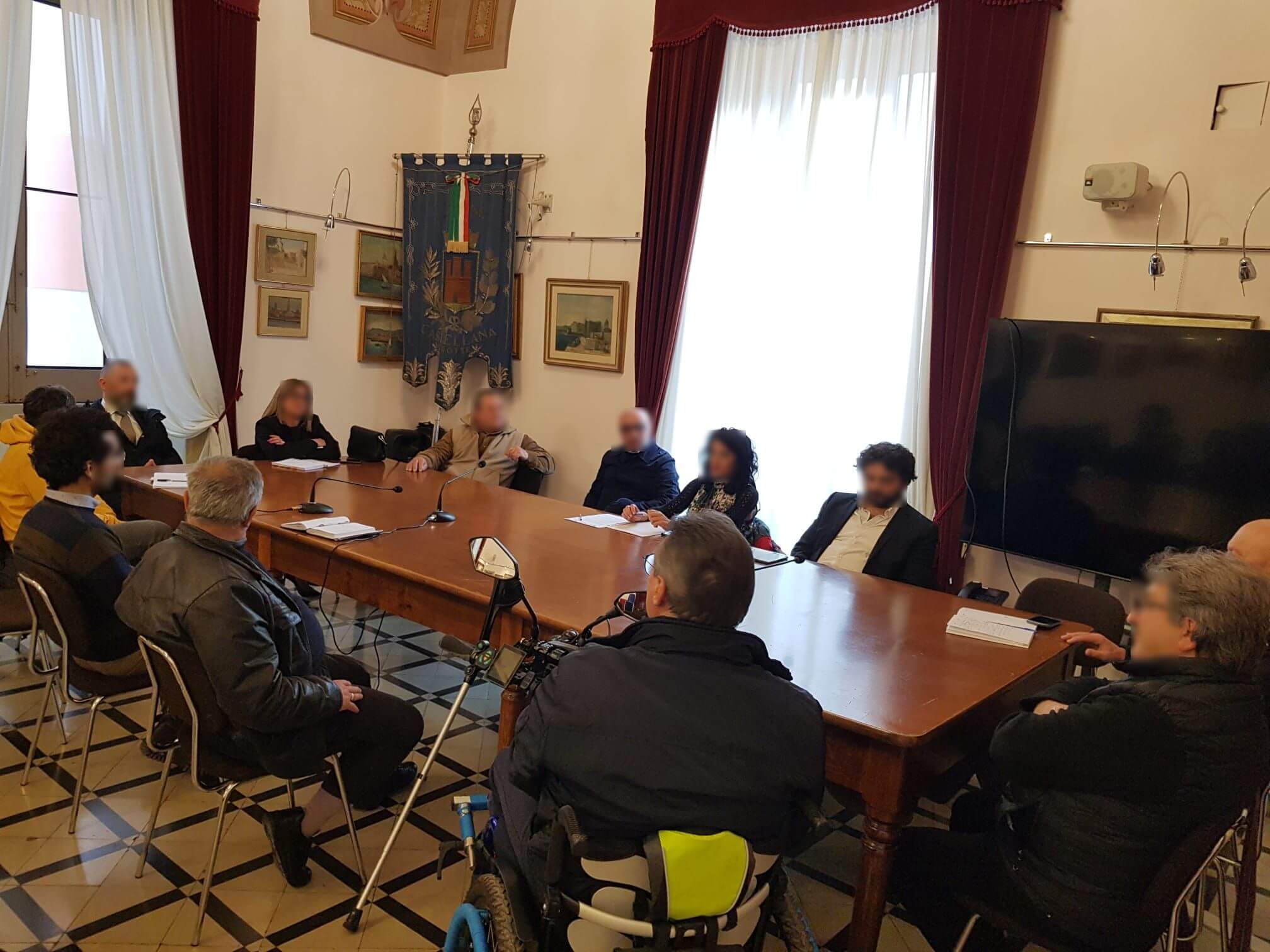 Sala consiliare del comune di Castellana Grotte durante la presentazione del Progetto Comunità Amica delle Persone con demenza